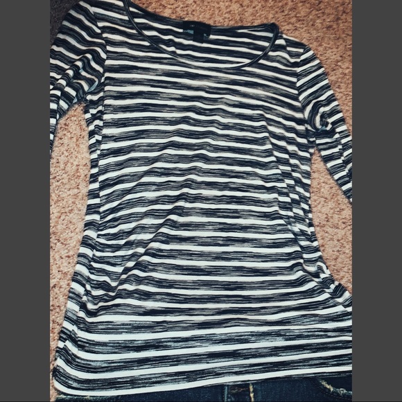 Basic 3/4 sleeve Tee - Picture 1 of 4